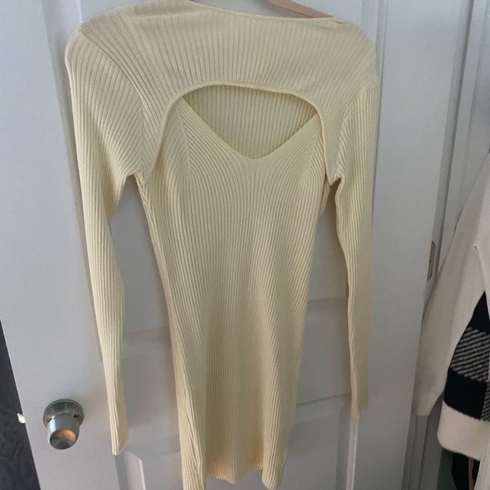 White long sleeve cut out dress - Picture 2 of 3